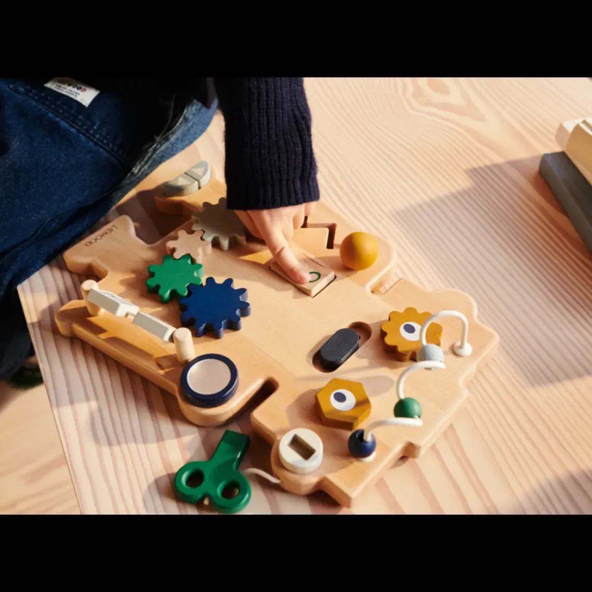 Carola Aktivitetstavle Med Robot