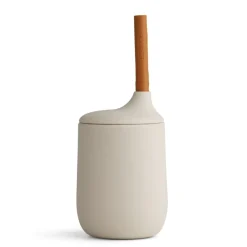 Ellis børnekop med sugerør